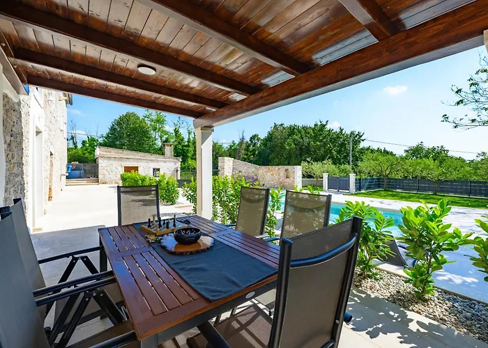 San Rocco Villa Tinjan